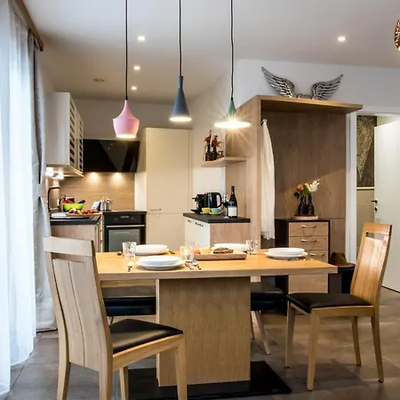 Haus Lukic * קפרון