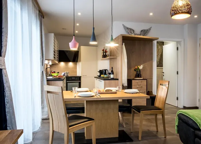 Haus Lukic * كابرون